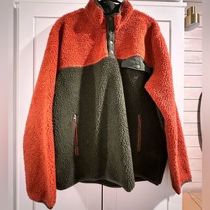 Orvis men’s sherpa pullover size XL.